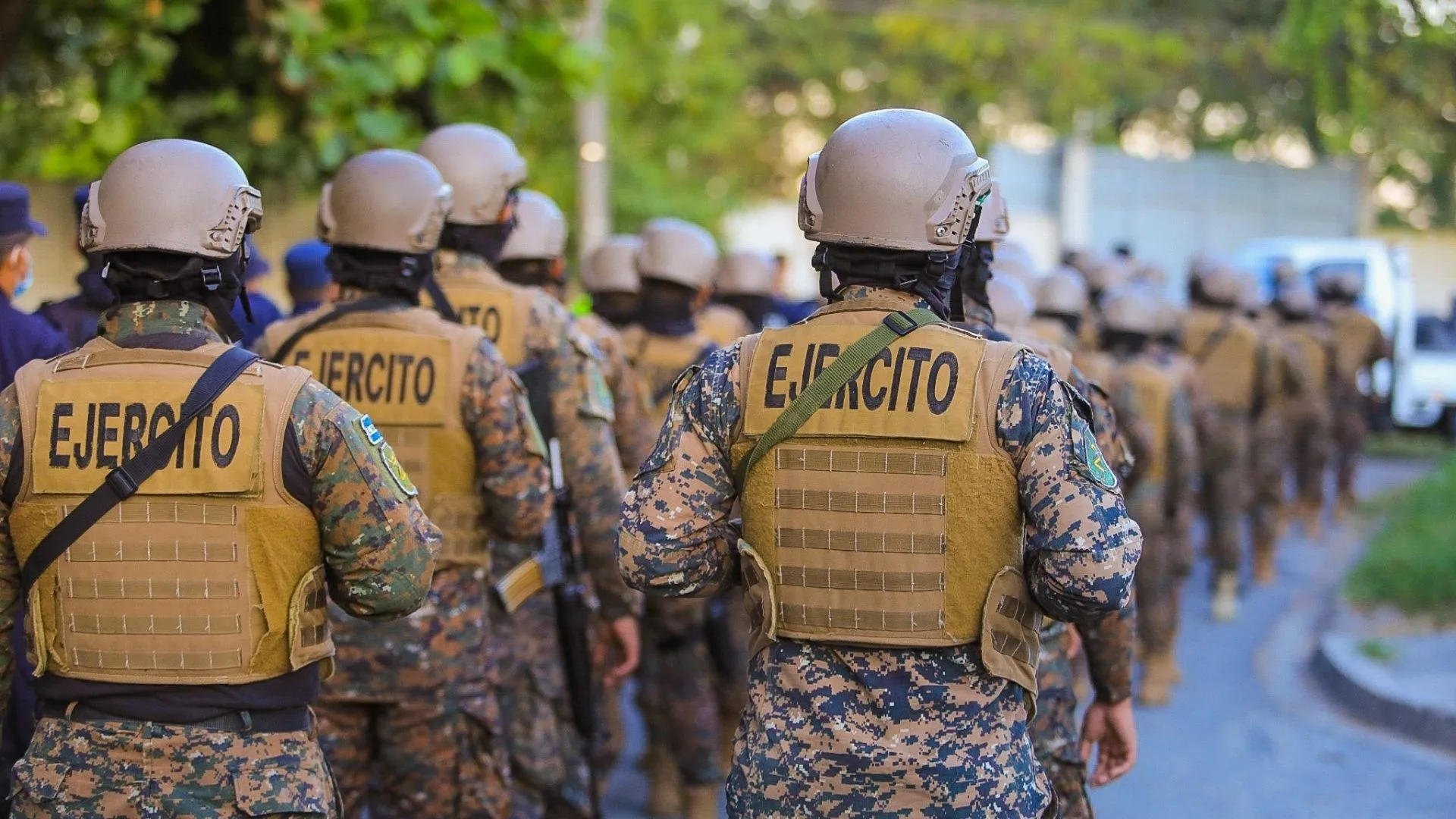 Bukele moviliza blindados y helicópteros para rescatar a soldados salvadoreños en Haití