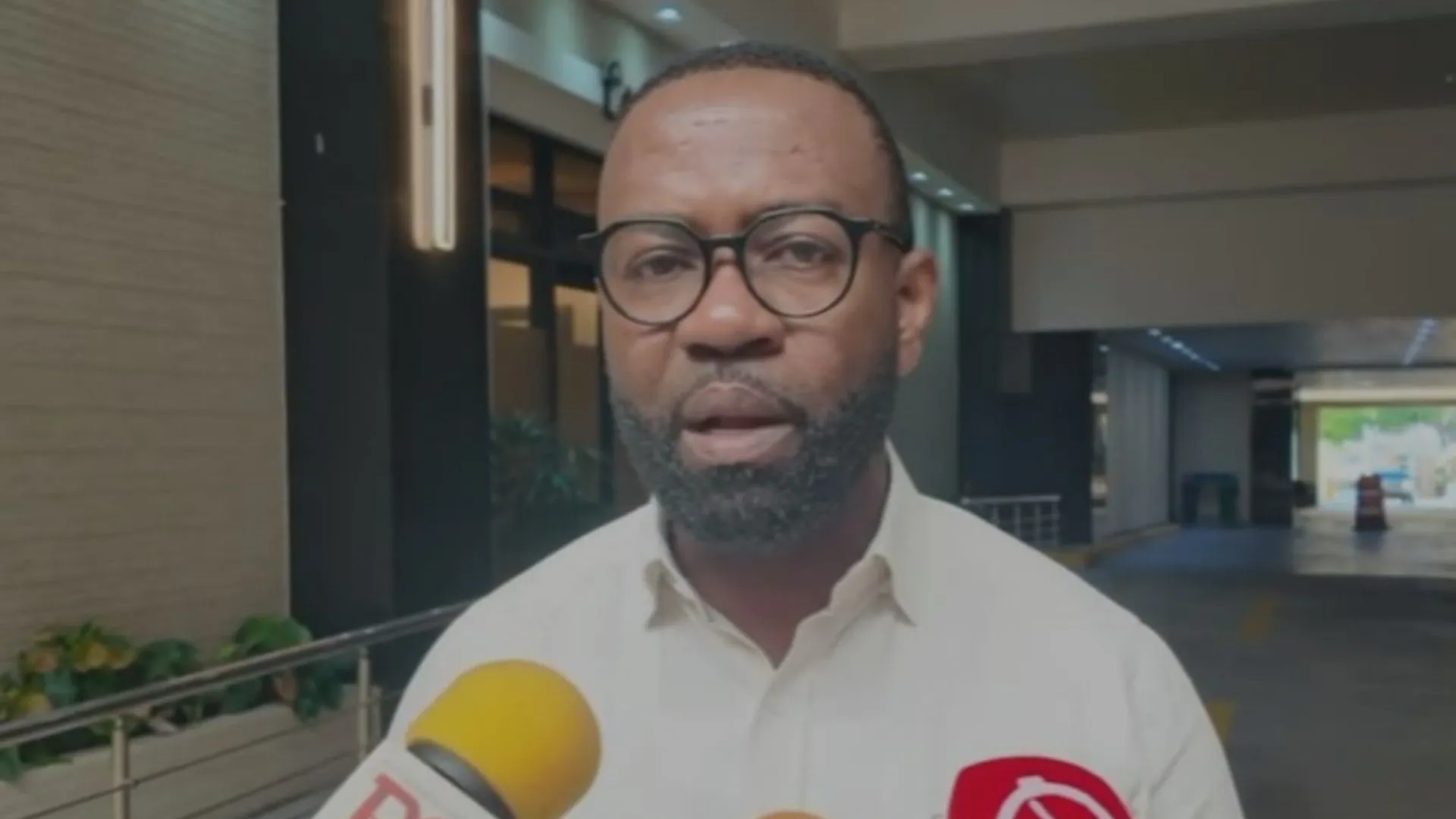 Diputado denuncia crisis en hospitales de La Romana: falta de insumos y muertes neonatales